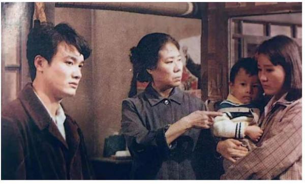 81歲韓影：50歲走紅，和丈夫相愛一生，兒子孫松58歲沒孩子