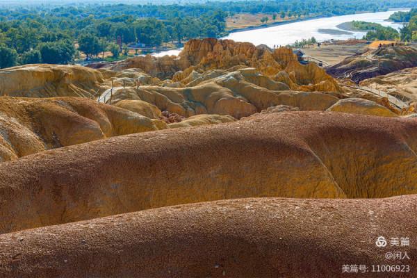 新疆有個五彩灘