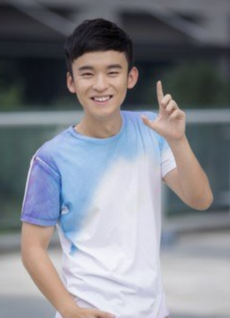 董志華：娶王京花，成名路上有淚有痛，今影帝兒子成他驕傲