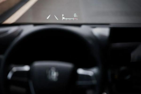 “吃”得少，跑得快，坐得多！賽道試駕皇冠陸放