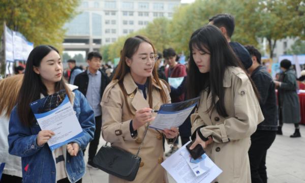 大學生別亂籤“三方協議”，容易丟失應屆生身份，以免自找麻煩