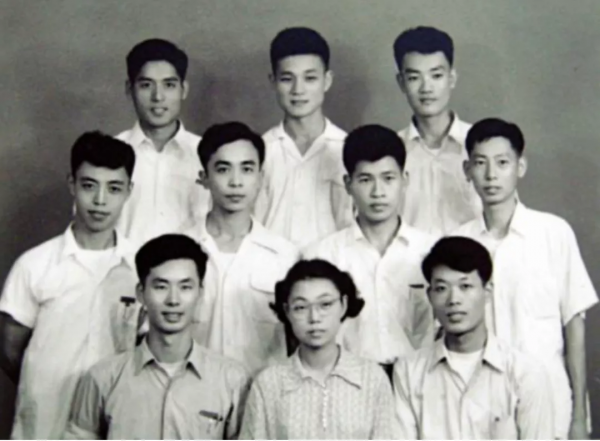 今年的時尚,就是穿成你二姨那樣 今年的時尚,就是穿成你二姨那樣