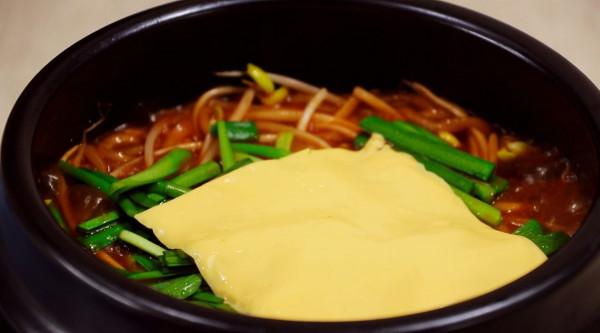 天氣寒冷，碰到這麵條，我絕不手軟，吃一碗渾身暖烘烘