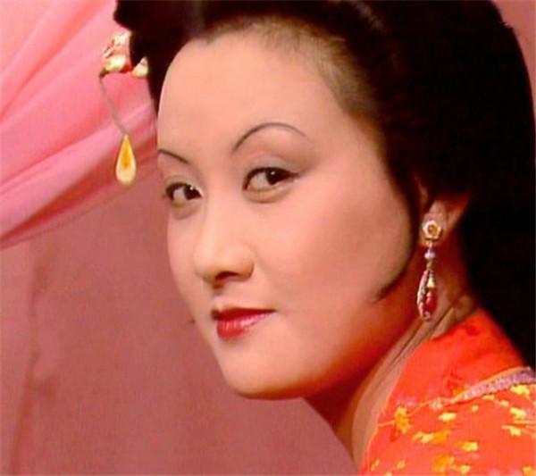 紅樓夢:鳳姐“指桑罵槐”,直接把寶釵罵得心跳加速、熱血上湧 紅樓夢:鳳姐“指桑罵槐”,直接把寶釵罵得心跳加速、熱血上湧