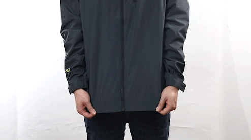 適合秋天的衝鋒衣!透氣防風又擋雨,一口氣買3件也不心疼 適合秋天的衝鋒衣!透氣防風又擋雨,一口氣買3件也不心疼