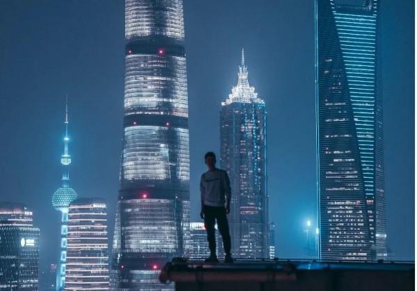 券商“日賺3億”背後：你給客戶遛狗 我替客戶考研