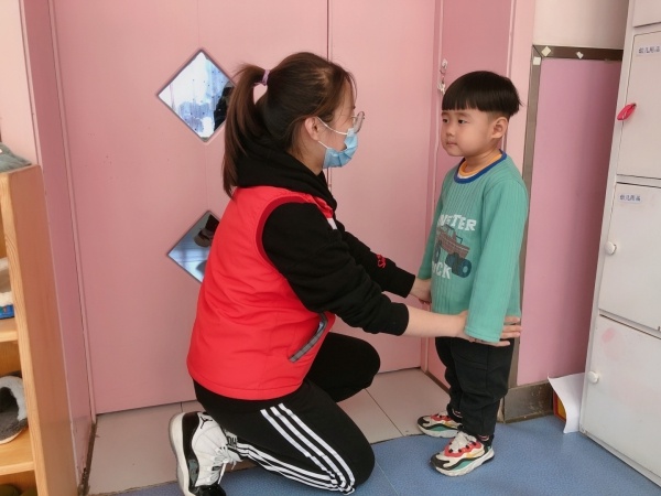 幼兒園裡的安全小常識——黃村二幼小班生活活動 幼兒園裡的安全小常識——黃村二幼小班生活活動