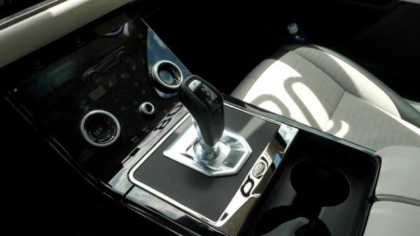 十年前的網紅加價路虎，空間更大顏值更高，極光L是不是你的菜？