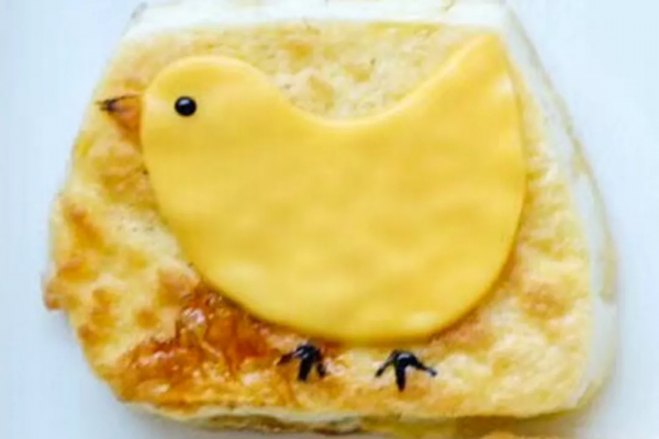 趣味食譜：饅頭片畫上向日葵和小雞，搭配荷蘭豆炒蝦仁和黑米粥