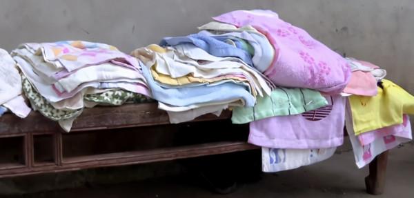 65歲老人給自己辦活人葬禮，挖好墓穴等著下葬，全村人為他送終