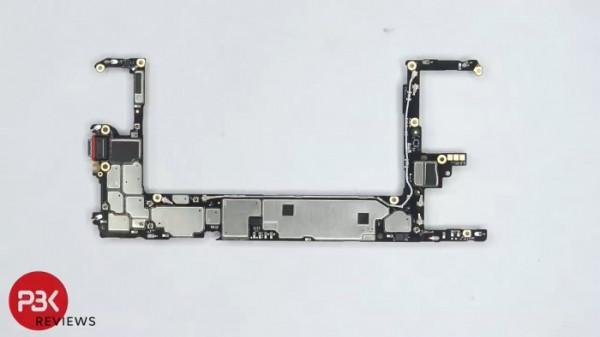 PBKreviews分享Pixel 6智慧機拆解影片 充電口焊接固定在主機板上
