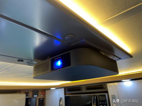 雲遊系列單拓展房車:大廠出品,國產依維柯官方指導價:41.49萬 雲遊系列單拓展房車:大廠出品,國產依維柯官方指導價:41.49萬