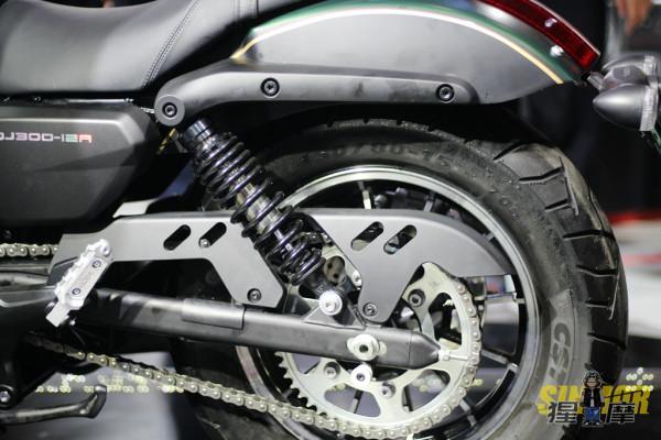 重慶摩博會 錢江釋出最新逸550與閃300s 復古與巡航逸起閃耀 重慶摩博會 錢江釋出最新逸550與閃300s 復古與巡航逸起閃耀