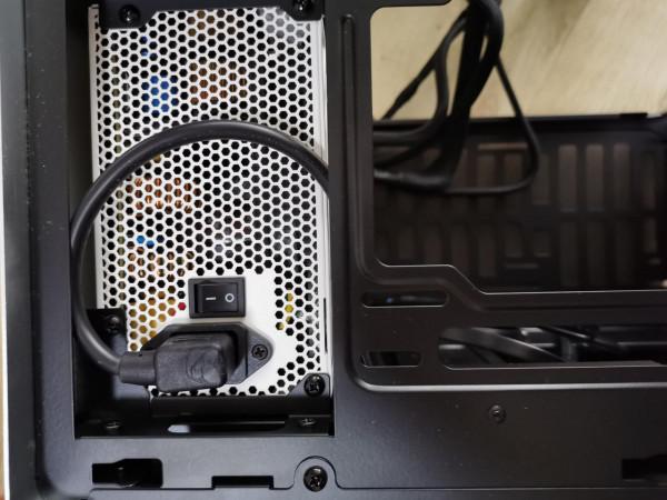 幫忙裝電腦還要送個機箱？喬思伯D30+5800X+3070ti裝機作業