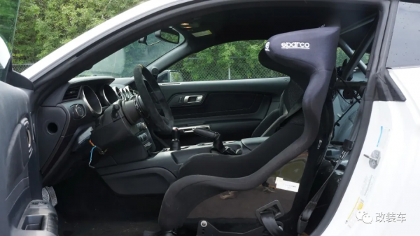 真V8後驅手動擋Shelby GT350,526馬力車主還覺得不大? 真V8後驅手動擋Shelby GT350,526馬力車主還覺得不大?