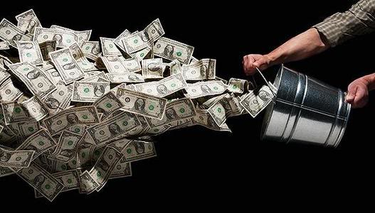 美印反目成仇？莫迪公然叫板美國，拒用美元結算