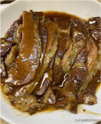 藏在法源寺附近的衚衕餐廳，店名寫著商店，卻一直開了好多年