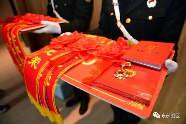 破防了！立功喜報空降婚禮現場