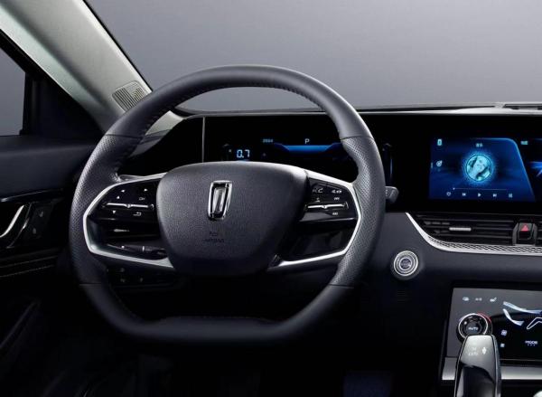 用GT風格打造家轎,全新第三代奔騰B70有哪些看點? 用GT風格打造家轎,全新第三代奔騰B70有哪些看點?