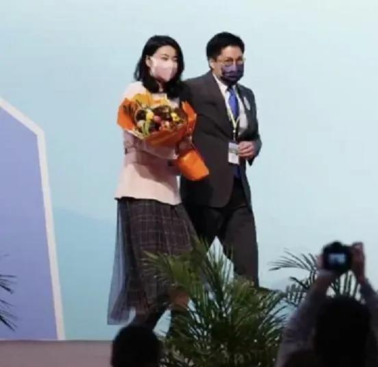 霍啟剛真誠公開道歉,郭晶晶和三個孩子很安全,不受工作影響? 霍啟剛真誠公開道歉,郭晶晶和三個孩子很安全,不受工作影響?