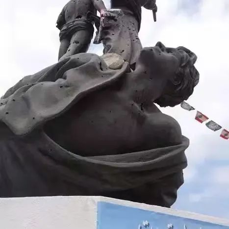 潮頭聽濤｜藍盔&OpenCurlyDoubleQuote;記者&rdquo;的戰地手記