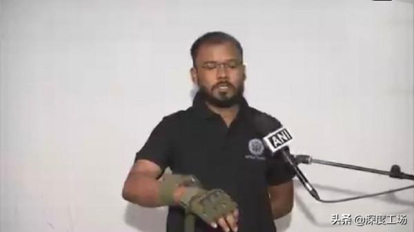 印軍邊境部隊裝備電擊長矛，吹牛能刺穿軍車：掄起鎬把子就能打飛