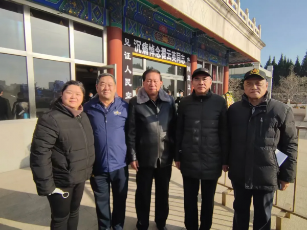 深深緬懷翟雲英阿姨，請接受我們的軍禮