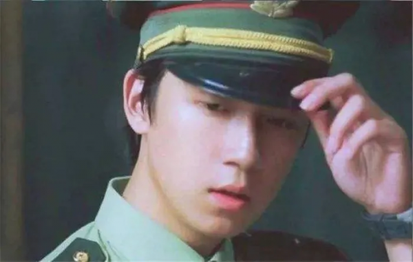 豆瓣7.8分的《藍色愛情》，潘粵明袁泉顏值巔峰，至今仍是經典