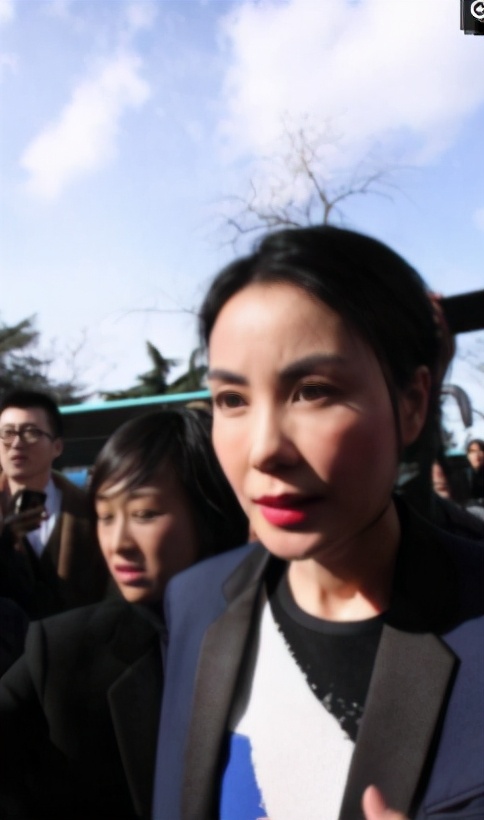 路人抓拍到的王菲,盡顯老態,網友:看來謝霆鋒是真愛 路人抓拍到的王菲,盡顯老態,網友:看來謝霆鋒是真愛