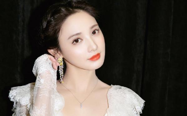 異域扮相驚豔的古裝美人,只服這8位,辨識度高不說還靈氣逼人 異域扮相驚豔的古裝美人,只服這8位,辨識度高不說還靈氣逼人