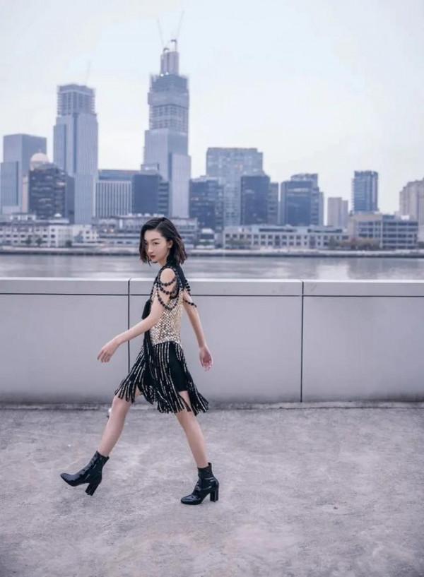 LV大秀:章子怡氣場足,熱巴帥一臉,周冬雨鍾楚曦組團去蹦迪? LV大秀:章子怡氣場足,熱巴帥一臉,周冬雨鍾楚曦組團去蹦迪?