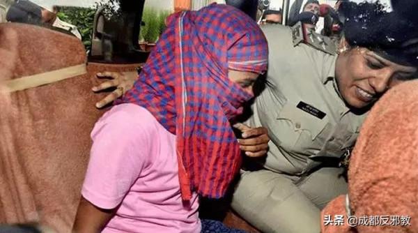 印度高考：窮人瘋狂作弊，中產拼命補習