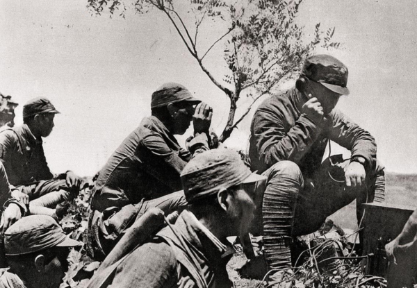 女乞丐被偽軍拖進炮樓，亮出三根針嚇退敵人，57年後針被國家收藏