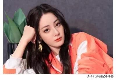 迪麗熱巴“走哪捂哪”,是裝高貴冷豔?看到生活照大家就理解了 迪麗熱巴“走哪捂哪”,是裝高貴冷豔?看到生活照大家就理解了