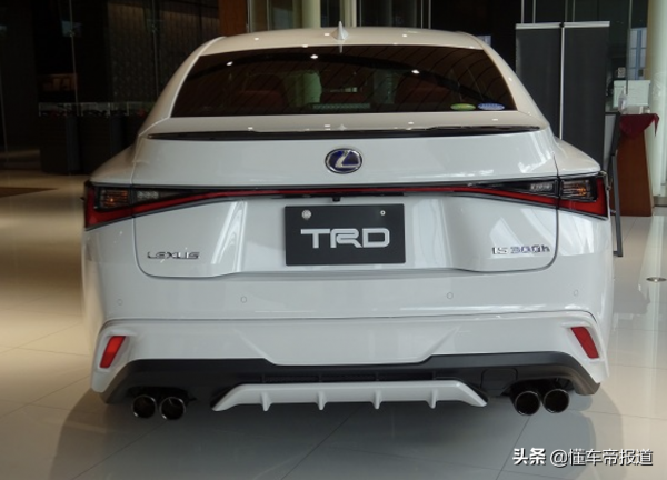 新車 | 競爭寶馬3系，雷克薩斯IS TRD版實車亮相，造型更運動