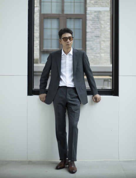 從一件百搭襯衫開始，修煉你的“高階感”