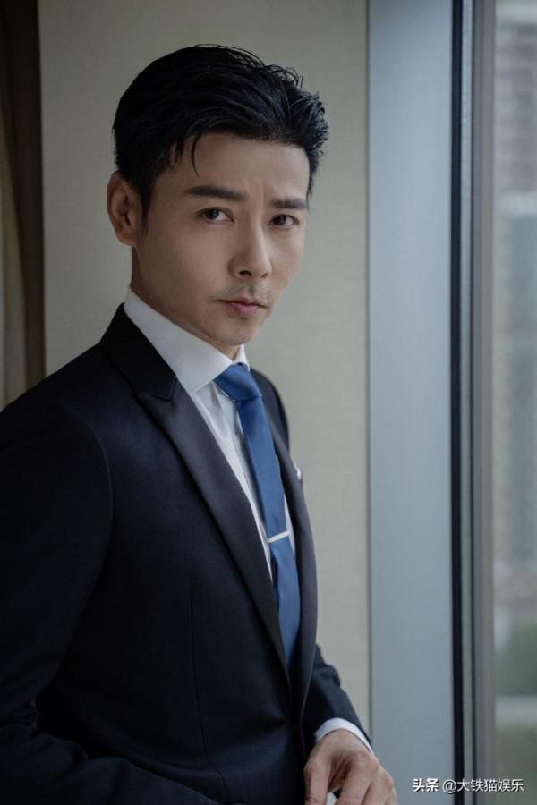 穿西裝好看的中年男星,只服這10位,大叔們帥起來真沒小鮮肉啥事 穿西裝好看的中年男星,只服這10位,大叔們帥起來真沒小鮮肉啥事