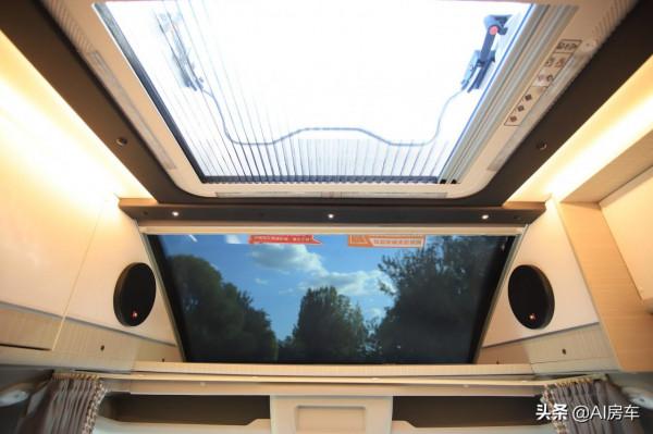 奇瑞全新聖粹白房車上市，超酷黑白設計，配2.0T動力，C2照駕駛