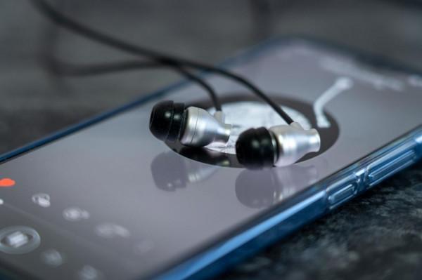 降維打擊再現，HIFIMAN RE800銀調價後香得很