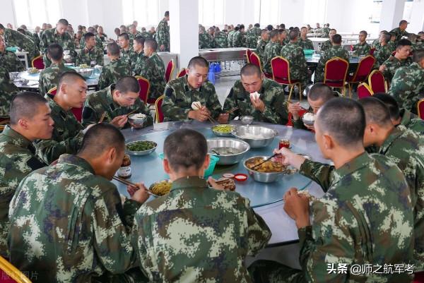 在部隊考上軍校,為什麼有些人要讀四年,有些人只讀三年? 在部隊考上軍校,為什麼有些人要讀四年,有些人只讀三年?
