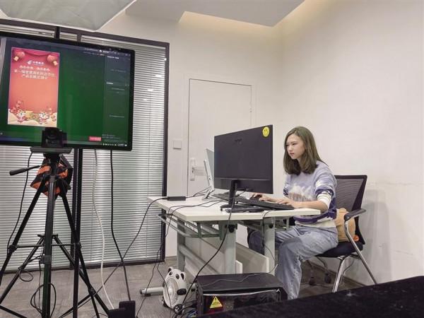 電商直播中控劉池梅：拼的是手速 盯的是資料