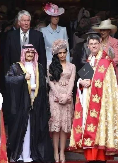 中東首富：賓士車上鑲嵌30萬顆鑽石，花24億定製私人&OpenCurlyDoubleQuote;飛行宮殿&rdquo;