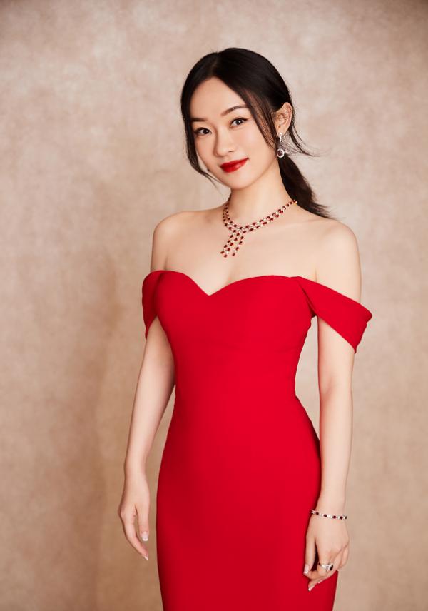 霍思燕氣質拿捏得真好,黑色外套披在大紅裙上,一看就是高階貴婦 霍思燕氣質拿捏得真好,黑色外套披在大紅裙上,一看就是高階貴婦