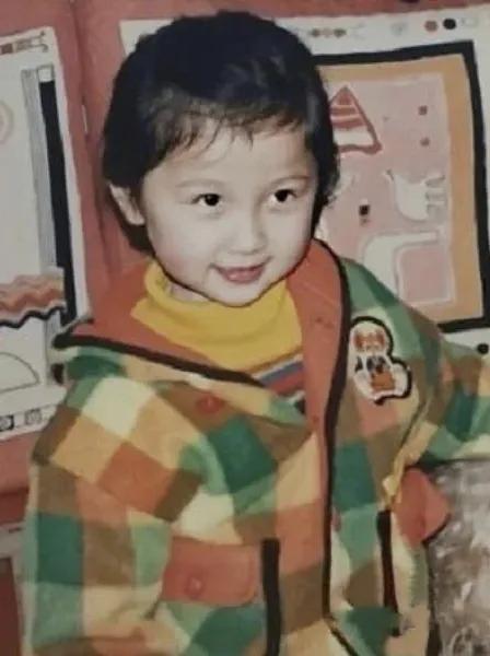 17位女星童年照,你能認出來誰?有人從小美到大,有人女大十八變 17位女星童年照,你能認出來誰?有人從小美到大,有人女大十八變