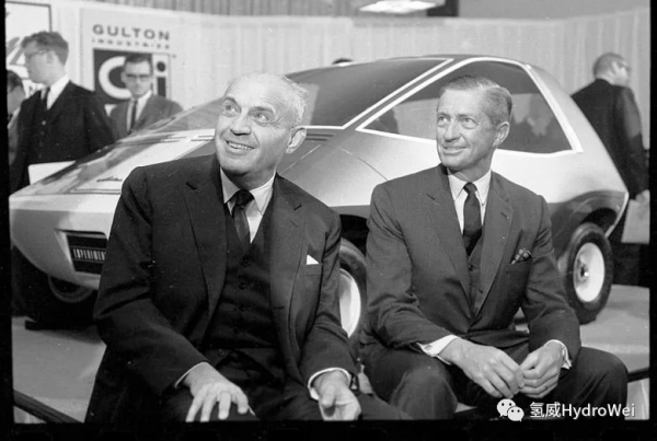 一百年前電動汽車被內燃機淘汰，電動汽車能源會是氫能還是鋰電