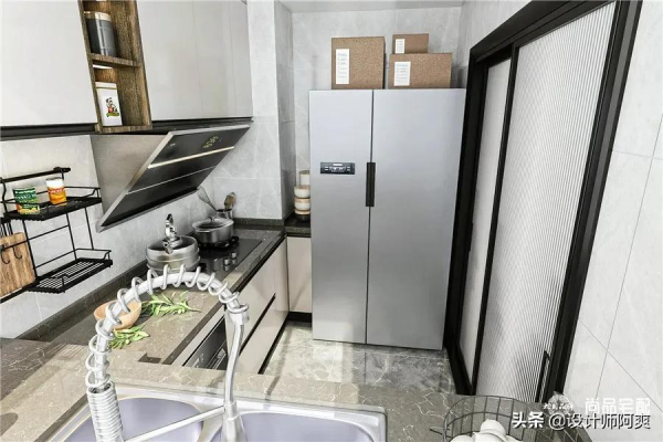 看到他家我驚呆了,陽臺晾曬+養花,櫃子居然還能薄切 看到他家我驚呆了,陽臺晾曬+養花,櫃子居然還能薄切