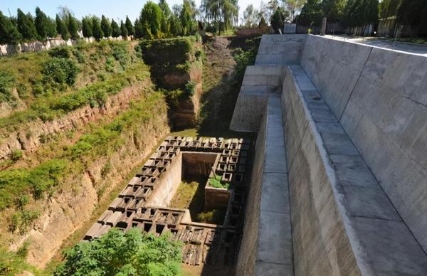 不起眼的兩座小墓，出土一副“薄皮棺材”，裡面藏著200多件寶貝