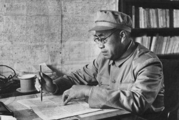 十大元帥中，為何主席只稱呼朱德、賀龍、彭德懷三人為“老總”？