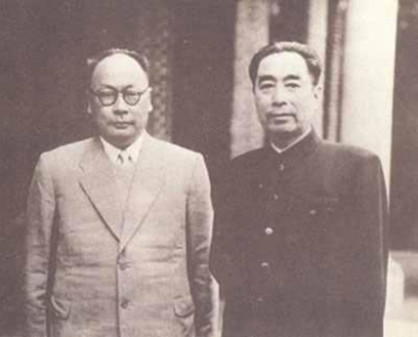 1972年，毛主席突然參加陳毅追悼會，離開時邁了幾次都上不去汽車