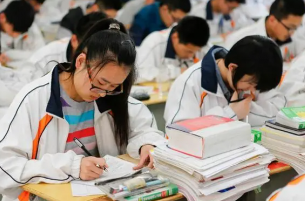 好訊息！化學競賽名單公佈，江蘇4名學霸保送清華，出自同一高中